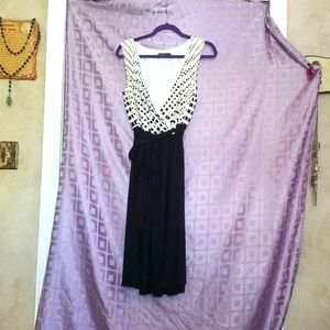 Igigi NWOT black and cream sleeveless dress